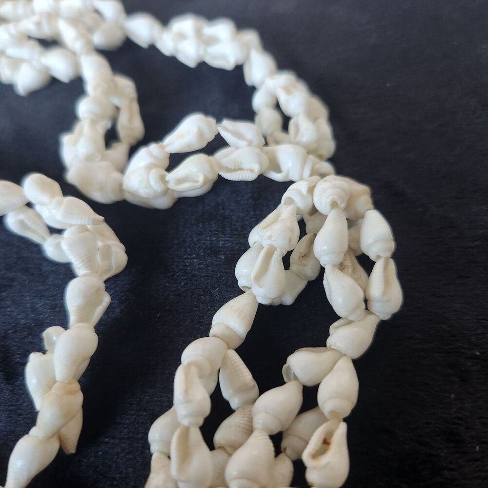 16" Vintage white conch seashell necklace